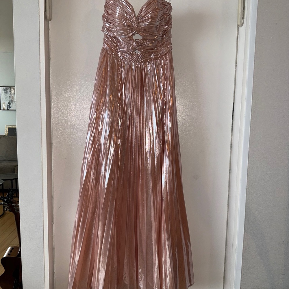 Pink gown - Picture 2 of 3